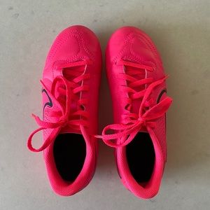 Girls Nike Tiempo Soccer Cleats size 1.5Y